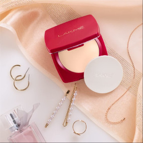 LAKM? Nourishing,Smoothening Face It Matte Compact For Normal Skin, Coral, 9 G, Multicolor